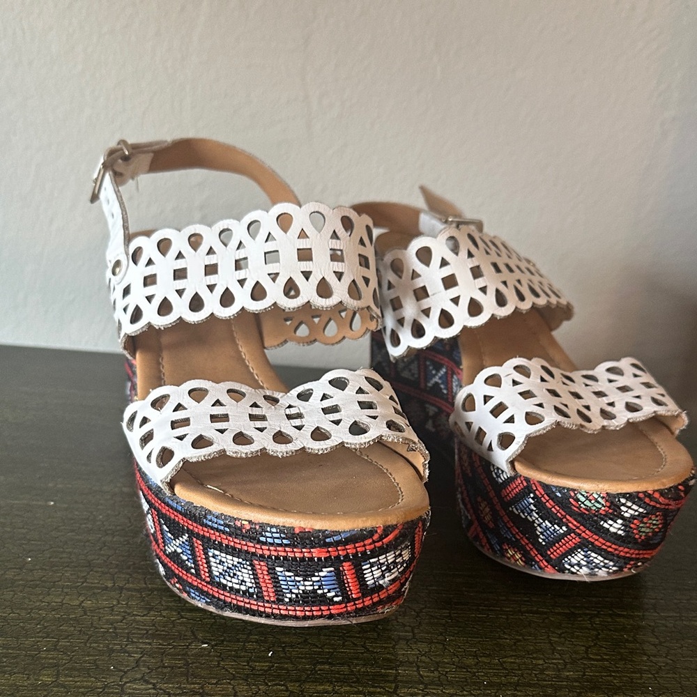 Di Vitrini Elegant White and Multicolor Platform Sandals